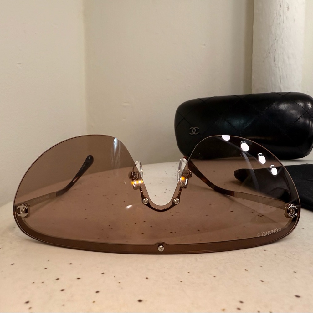 CHANEL Brown Gradient Rimless Shield Sunglasses